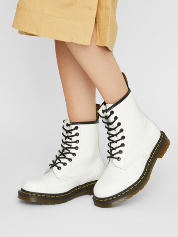 Dr. Martens Μποτάκι με κορδόνια 'Eye Boot Smooth' σε λευκό