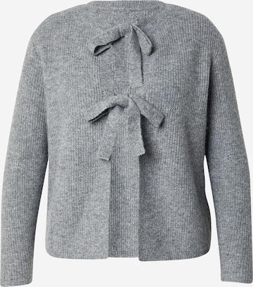 Cardigan 'PCSILLY' PIECES Curve en gris : devant