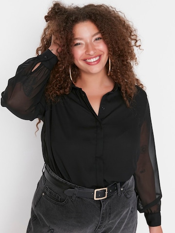 Camicia da donna di Trendyol Curve in nero: frontale