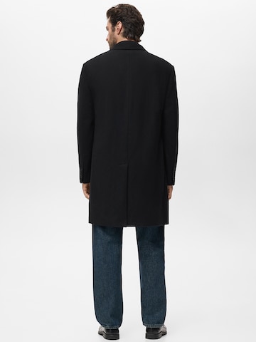 Manteau mi-saison 'ARIZONA' MANGO MAN en noir