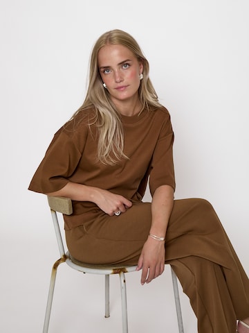 Peppercorn Top 'Fiola' – hnědá