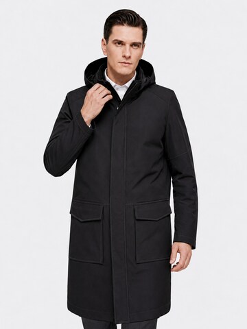 ALLTHEMEN Between-Seasons Coat 'Zwielicht' in Black: front