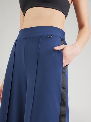 mėlyna NIKE Plačios klešnės Sportinės kelnės