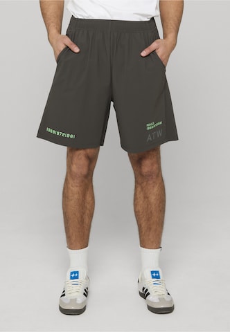 HALO Loosefit Shorts 'Air' in Grau: Vorderseite