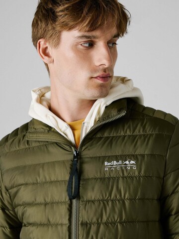 Giacca invernale di Red Bull Racing x Pepe Jeans in verde
