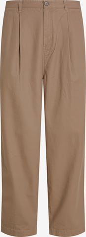 Loosefit Pantalon à pince Calvin Klein Jeans en marron : devant
