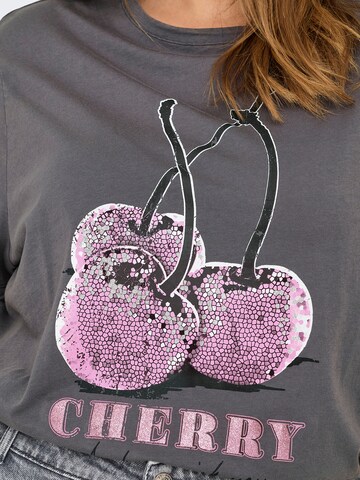T-shirt 'CARMIKO' ONLY Carmakoma en gris