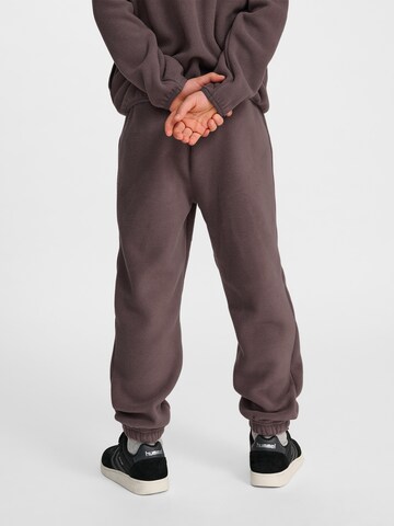 Hummel Tapered Broek in Bruin