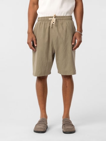 Loosefit Pantalon Dandalo en vert : devant