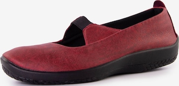 Arcopedico Classic Flats in Red: front