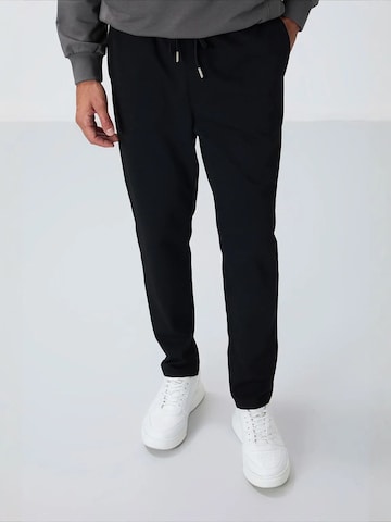 Tommy Life Tapered Workout Pants 'Jogginghose' in Black
