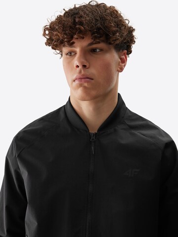 4F Performance Jacket in Black