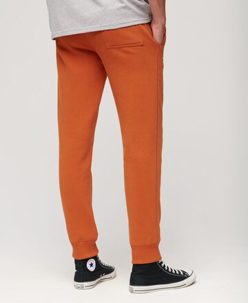 Superdry Tapered Broek in Oranje