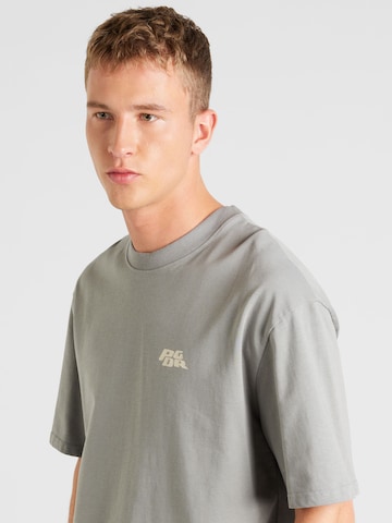 Pegador - Camiseta 'NARSON' en gris