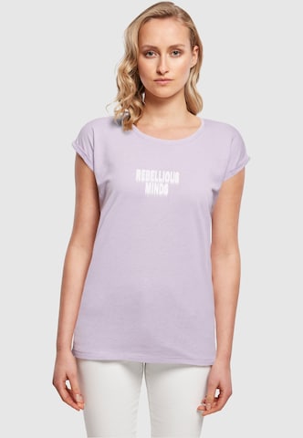 Merchcode Shirt 'Rebellious Minds' in Lila: voorkant