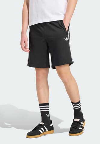 ADIDAS ORIGINALS Regular Shorts 'Firebird' in Schwarz: Vorderseite