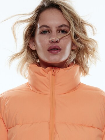 EDITED Winterjas 'Nikole' in Oranje