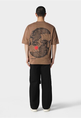 Irasuto Studios T-shirt 'Kao' i brun