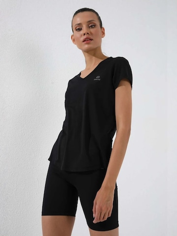 T-shirt Tommy Life en noir : devant