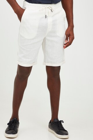 !Solid Regular Pants in White: front