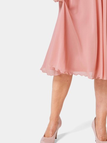Goldner Rok in Rood