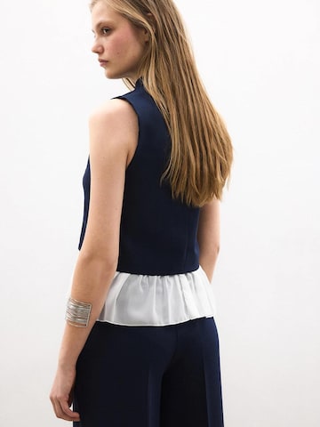 Gilet 'Crepe Vest With Chiffon Detail' Touché Privé en bleu