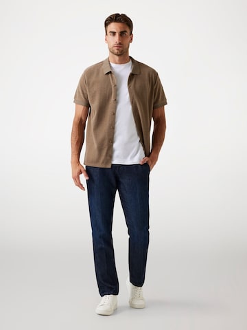 GUESS Regular fit Button Up Shirt in Brown