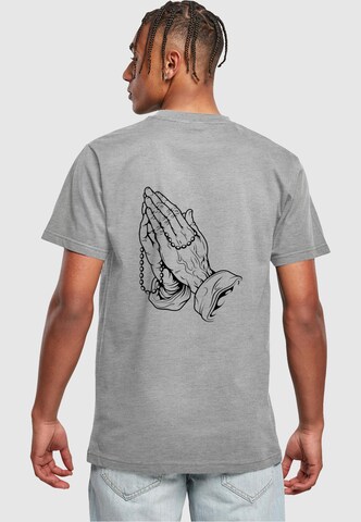 Mister Tee Футболка 'Pray Hands' в Серый