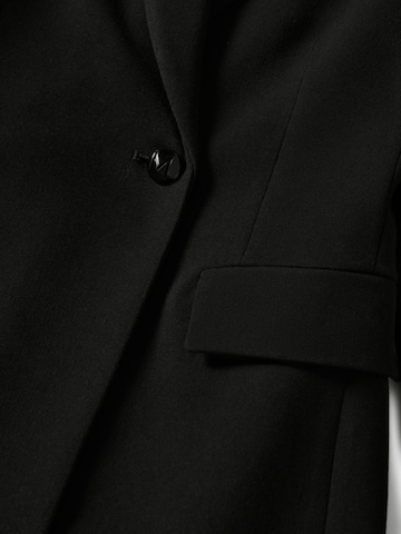 MANGO Přechodný kabát 'SUGUS' – černá