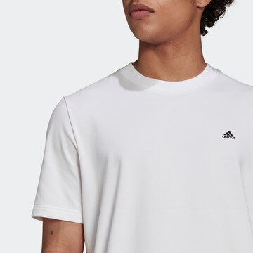 ADIDAS SPORTSWEAR Функционална тениска в бяло