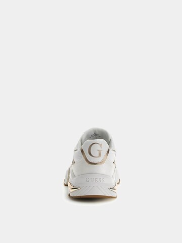 GUESS Sneaker 'Carrli' in Weiß