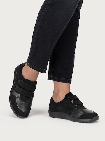 Sneaker bassa di VITAFORM in nero: frontale
