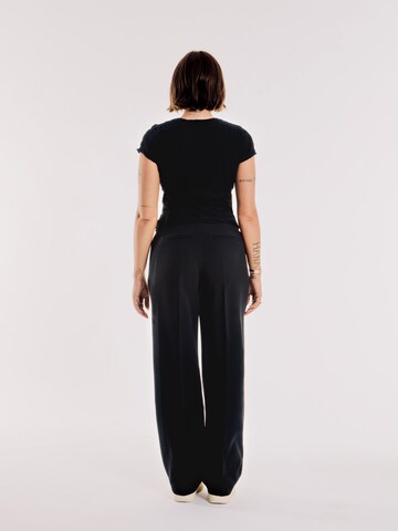 OUT OF ORBIT Regular Pleat-front trousers 'Melissa' in Black