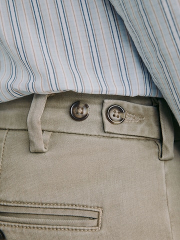 regular Pantaloni con piega frontale di Next in grigio