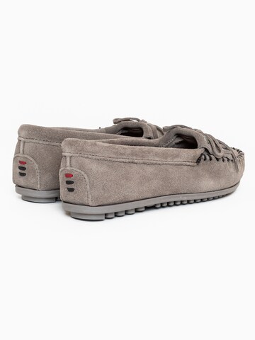 Mocassin 'Thunderbird' Minnetonka en gris