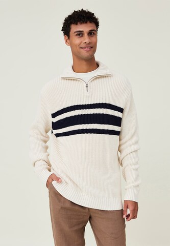 Lexington Sweater 'Joseph' in White: front