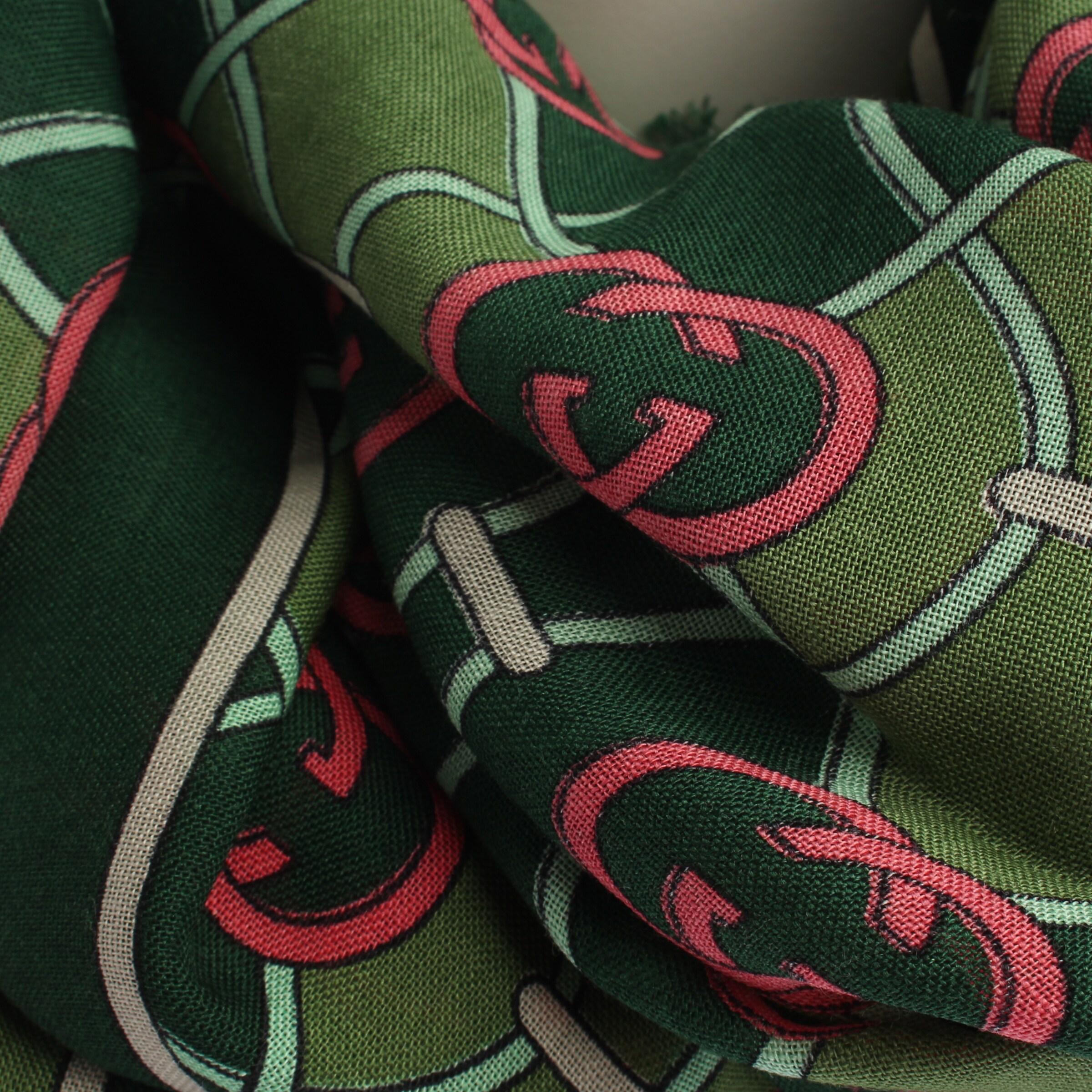 Gucci Scarf & Wrap in One size in Mixed colors