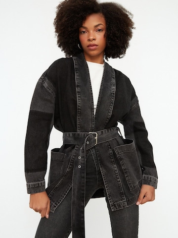 Veste mi-saison Trendyol en gris : devant