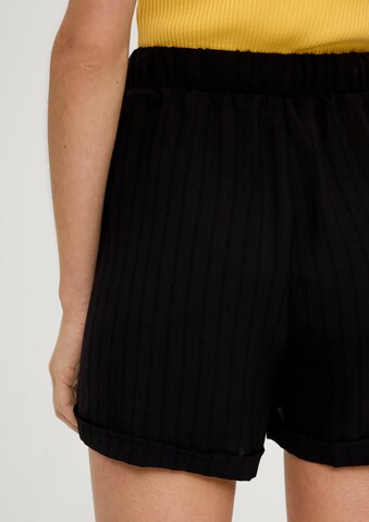 Regular Pantaloni de la QS pe negru