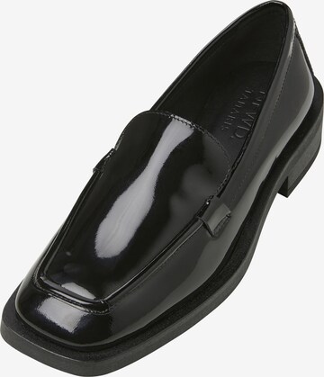 NEWD.Tamaris Slipper in Schwarz