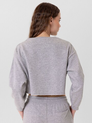 Jacey Quinn - Sudadera 'Elsa' en gris