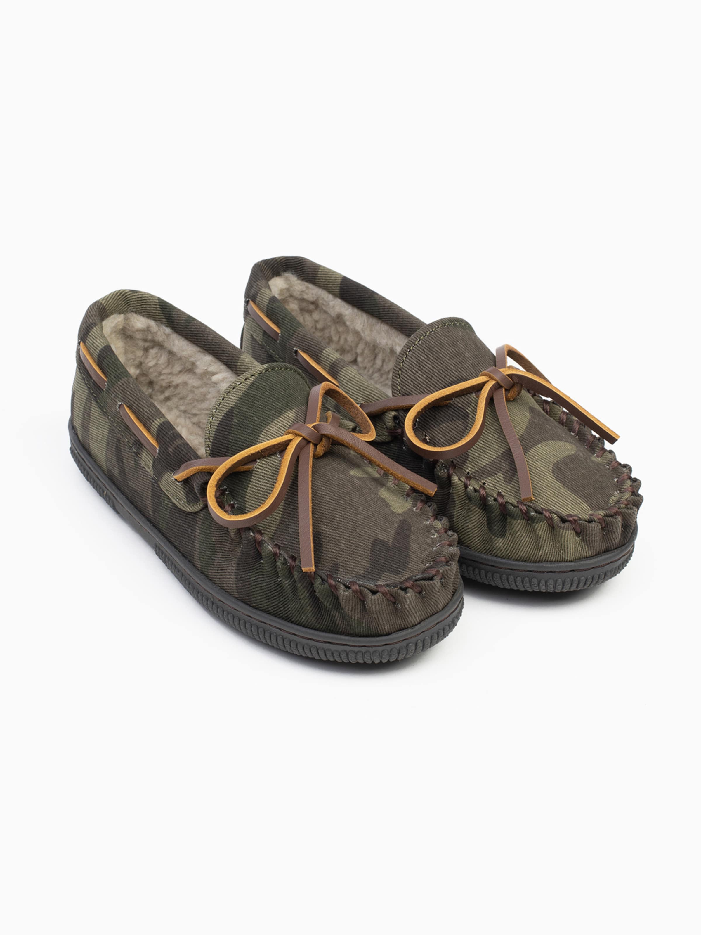 Minnetonka Χαμηλό παπούτσι 'Pile' σε πράσινο