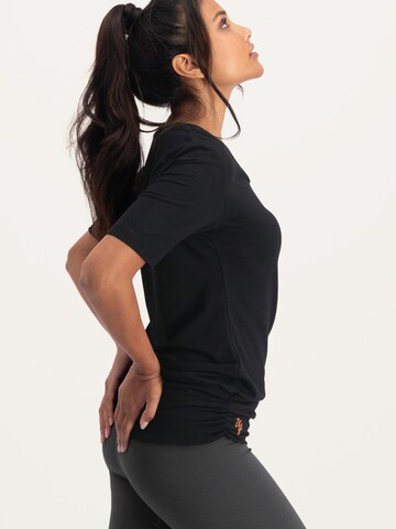 Urban Goddess Yoga & Activewear Funktionsshirt 'Kami' in Schwarz