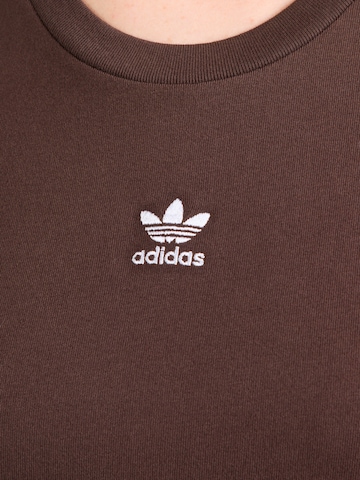 ADIDAS ORIGINALS Тениска 'Essentials' в кафяво