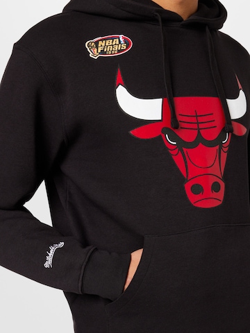 Mitchell & Ness Sweatshirt 'Chicago Bulls' i svart