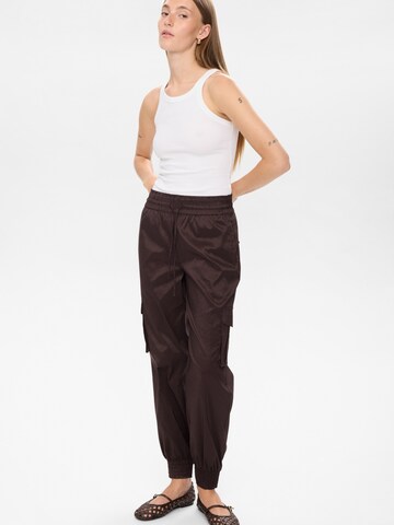 NÜMPH Regular Broek ' NUSUSAN ' in Bruin