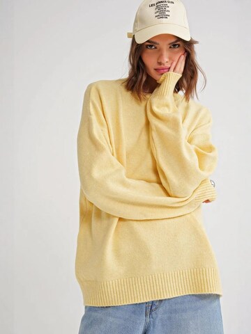 MixRay Sweater in Yellow: front