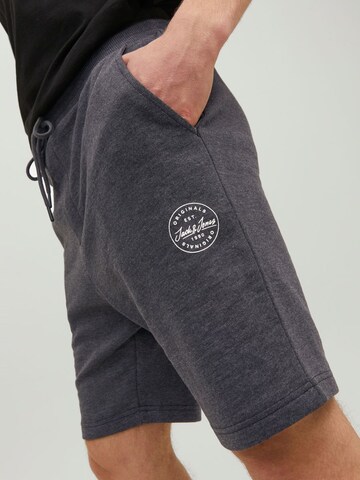 JACK & JONES - Regular Calças 'Shark' em cinzento