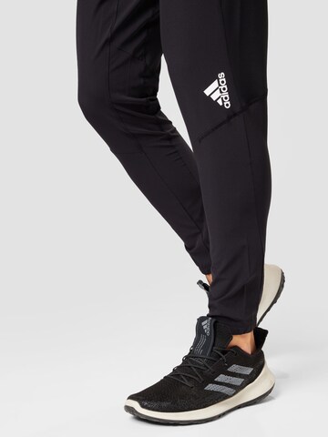 ADIDAS SPORTSWEAR Tapered Παντελόνι φόρμας 'D4T' σε μαύρο