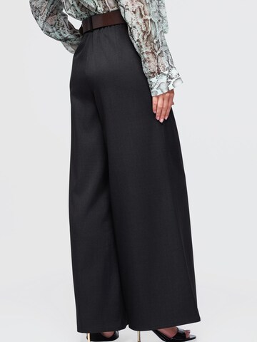 Ombre Regular Trousers in Black